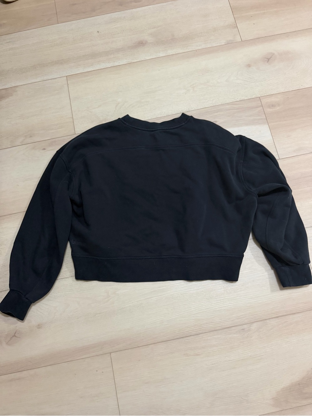 Lululemon black crop pullover size 10